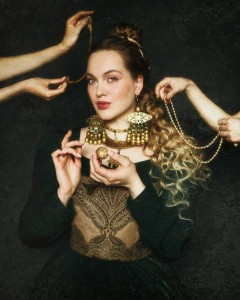 Героиня сюжета: Даниэла Рябичева Макияж, прическа: Елена Будовниц Фото: Дара Иоанниди Стиль: София Загряжская Аксессуары: Александра Загряжская