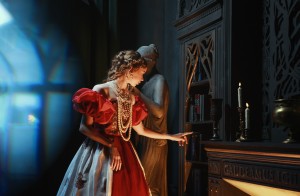 Героиня сюжета:  Кристина  Фото: Дара Иоанниди  Стилист: София Загряжская  прическа, макияж: Елена Будовниц  Аксессуары:   Александра Загряжская Рябичева 